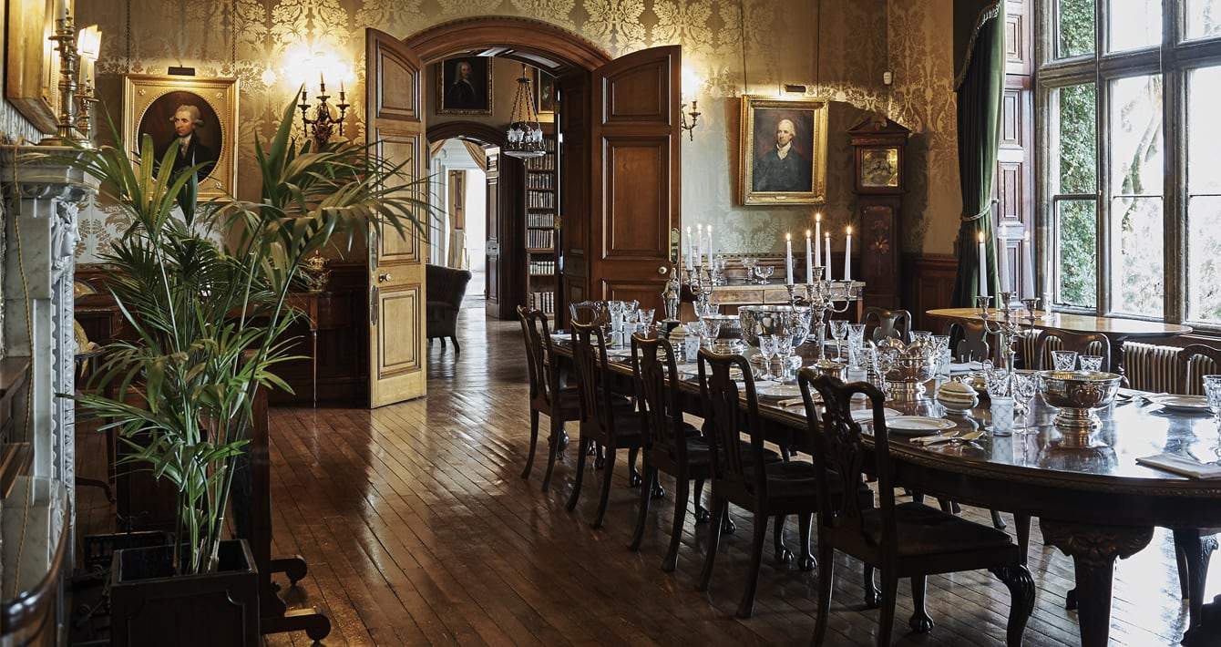 GENIUS COLLECTION VIEW OF HOLDENBY HALL③ Wedgwood Genius Collection Frog Service Triangular Salad