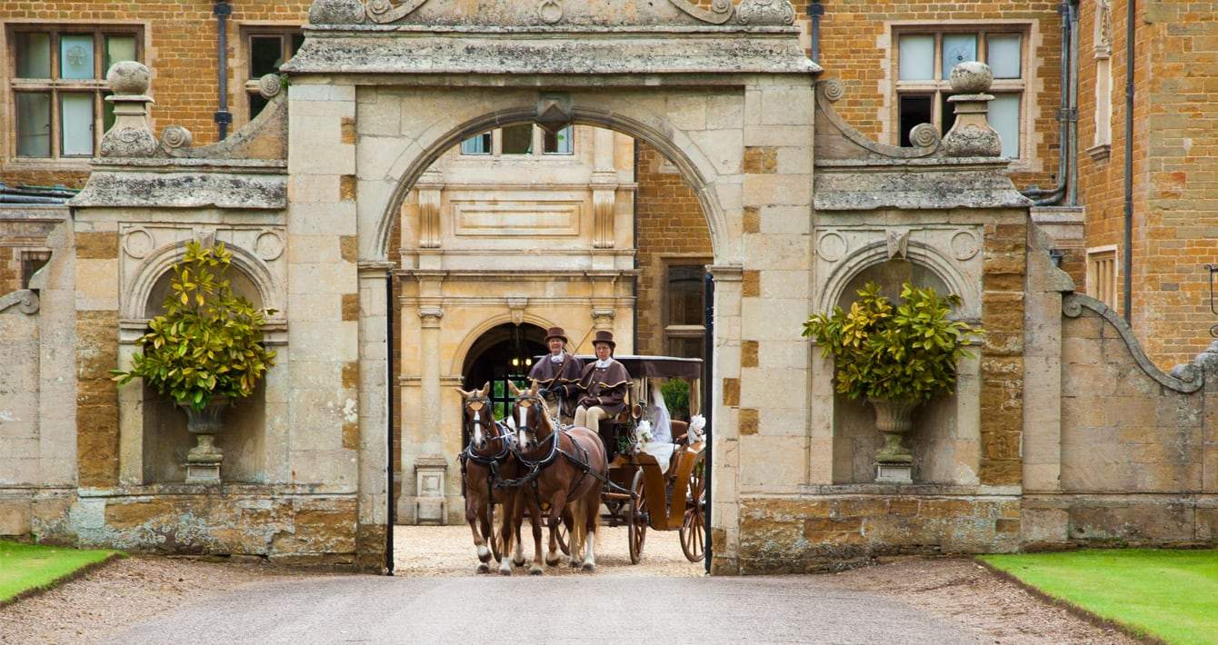 Horse & Carriage Image