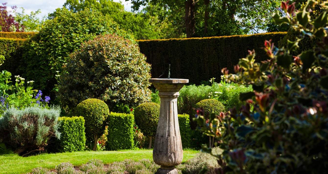 Elizabethan Garden Image